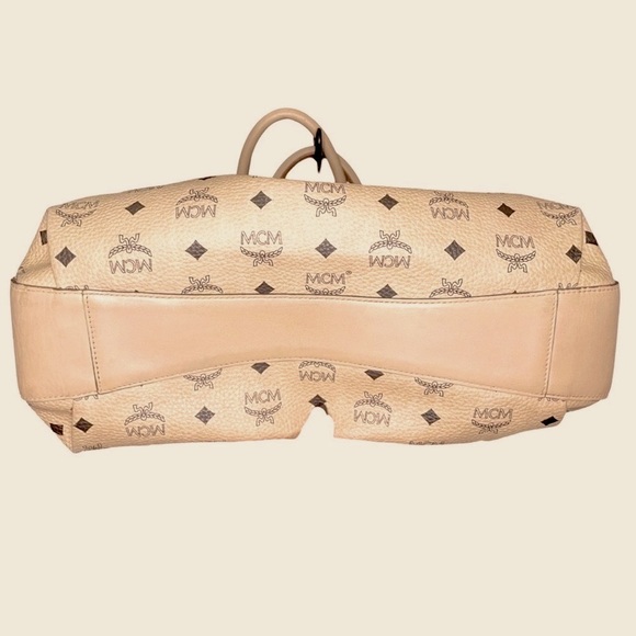 MCM Munchen Hobo Handbag, Crossbody, Shoulder Bag, Authentic. EUC - Picture 7 of 15